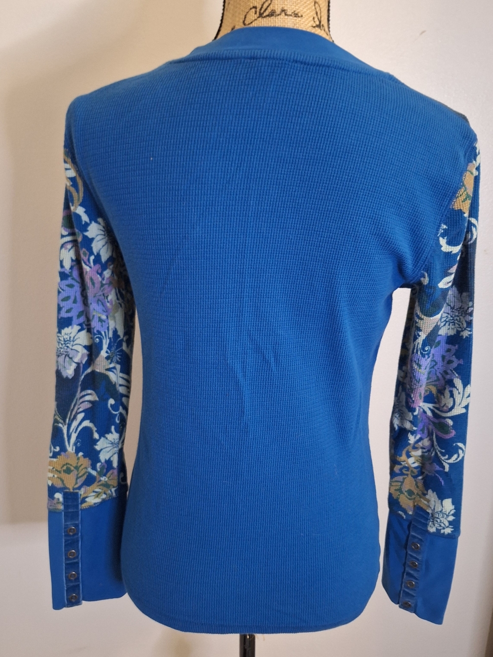 Sundance Blue Floral Long-Sleeve Thermal Top Size Medium - Picture 4 of 11